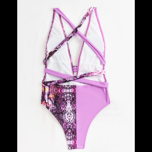 Snakeskin Color Block Plunging One Piece Swimsuit - Picture 7 of 7